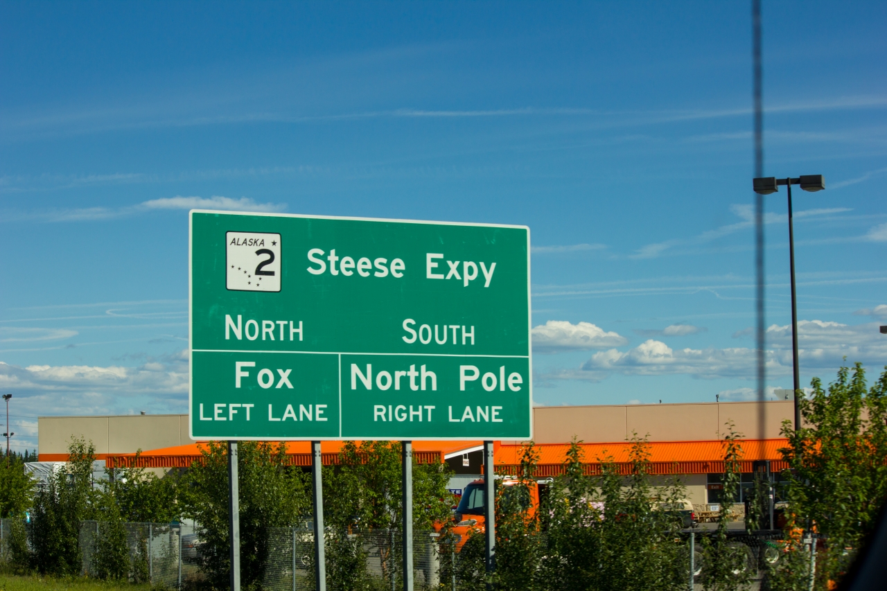 Fairbanks roadway sign for the Steese Expressway (AK 2) directing northbound traffic toward Fox and southbound traffic toward North Pole.