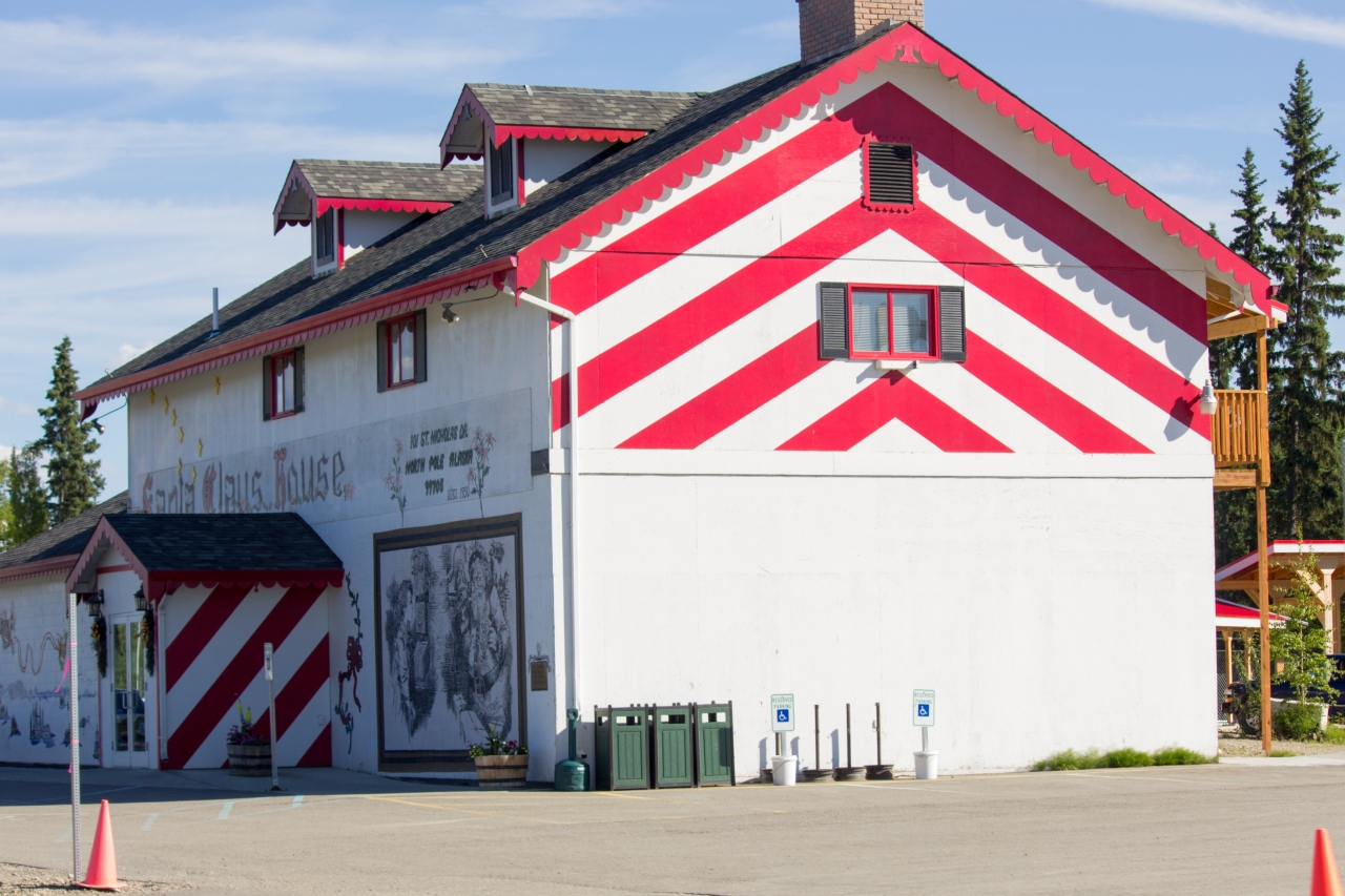 Northern end of the Santa Claus House (1952) exterior.