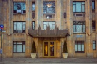 The front door and art deco facade of 55 Central Park West (1929).