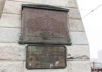 Dedication plaque (1869–1883) and reconstruction plaque (1954) on the eastern tower of the Brooklyn Bridge (1883) from the pedestrian and cyclist promenade.