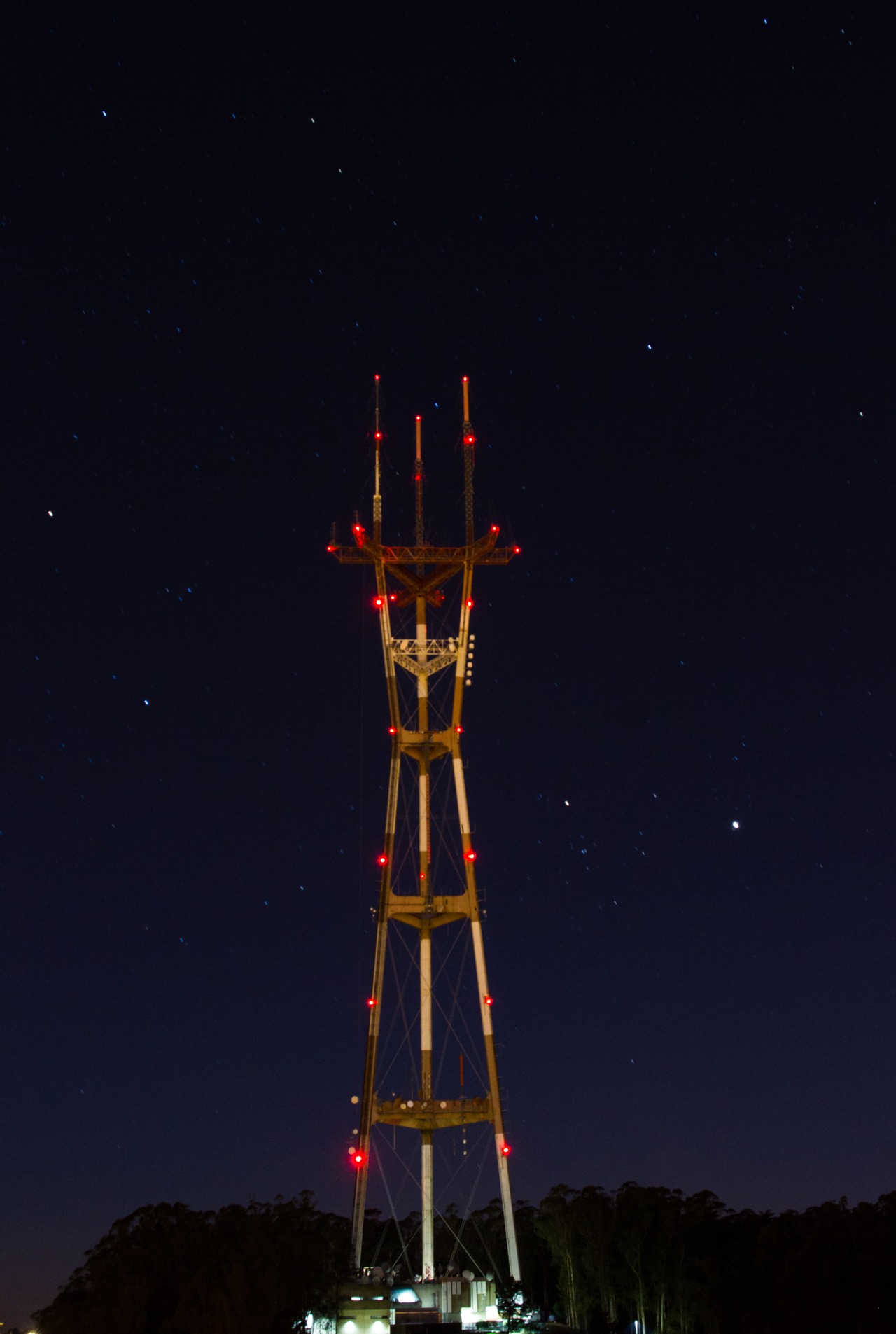 Thirty-second exposure from Twin Peaks of Sutro Tower (1972), Jupiter and the stars.