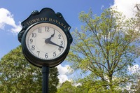 Clock near the courtyard south of the former Havana Station (1939).