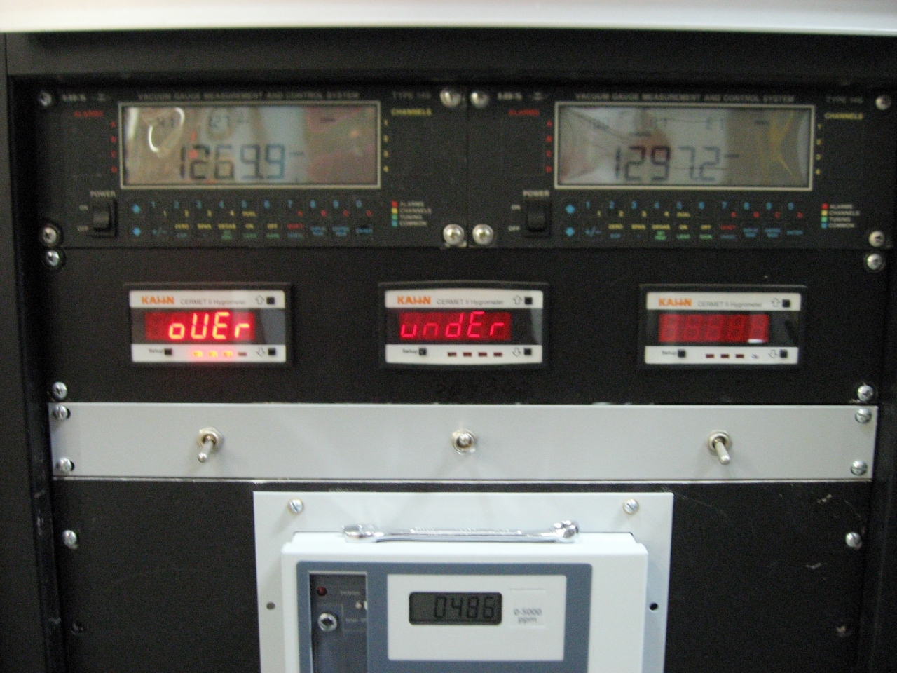 Vacuum gauge measurement and control system in the DC Field wing test cell corridor.