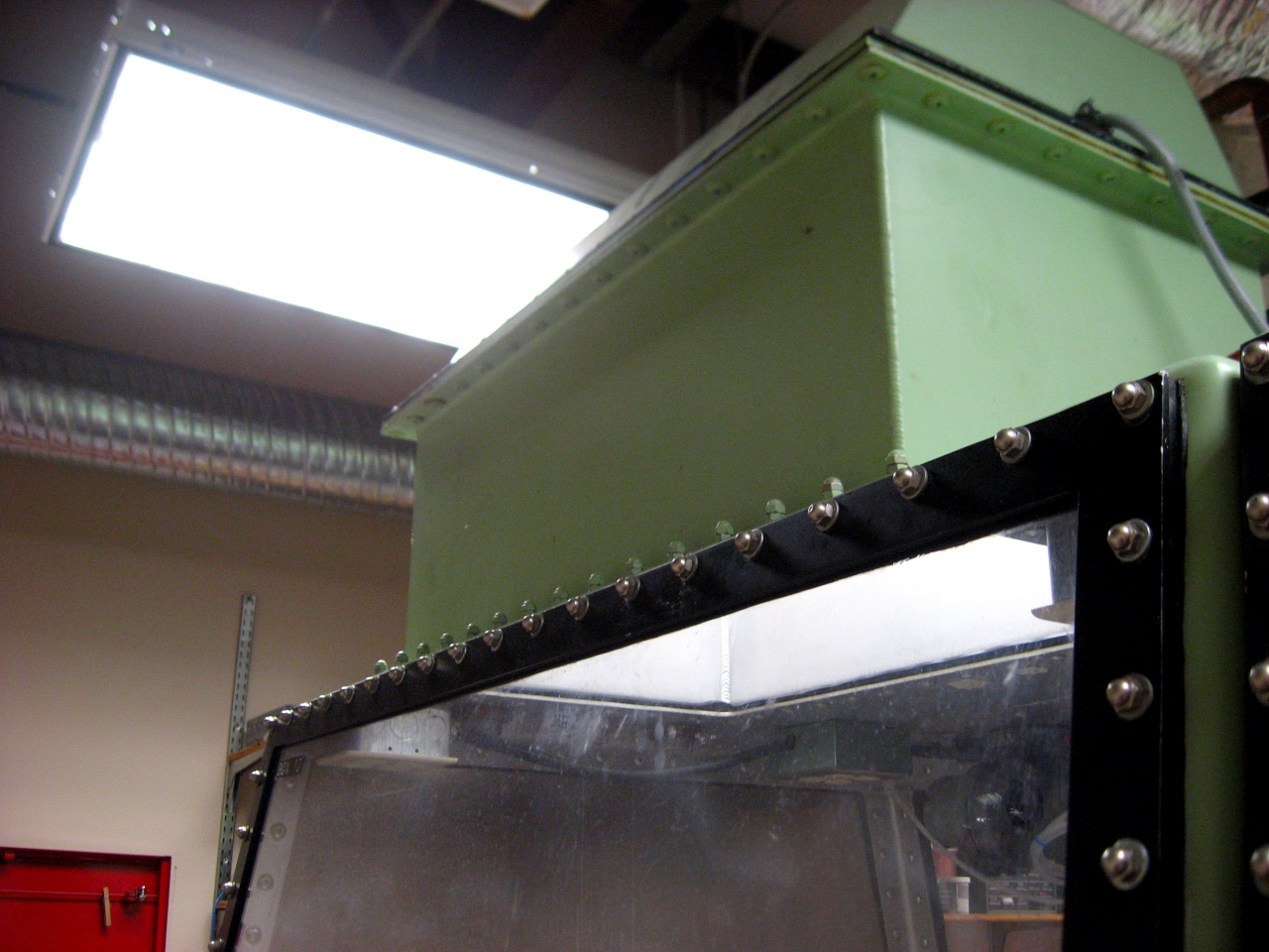 The top of the HE-43 Dri-Lab glove box.