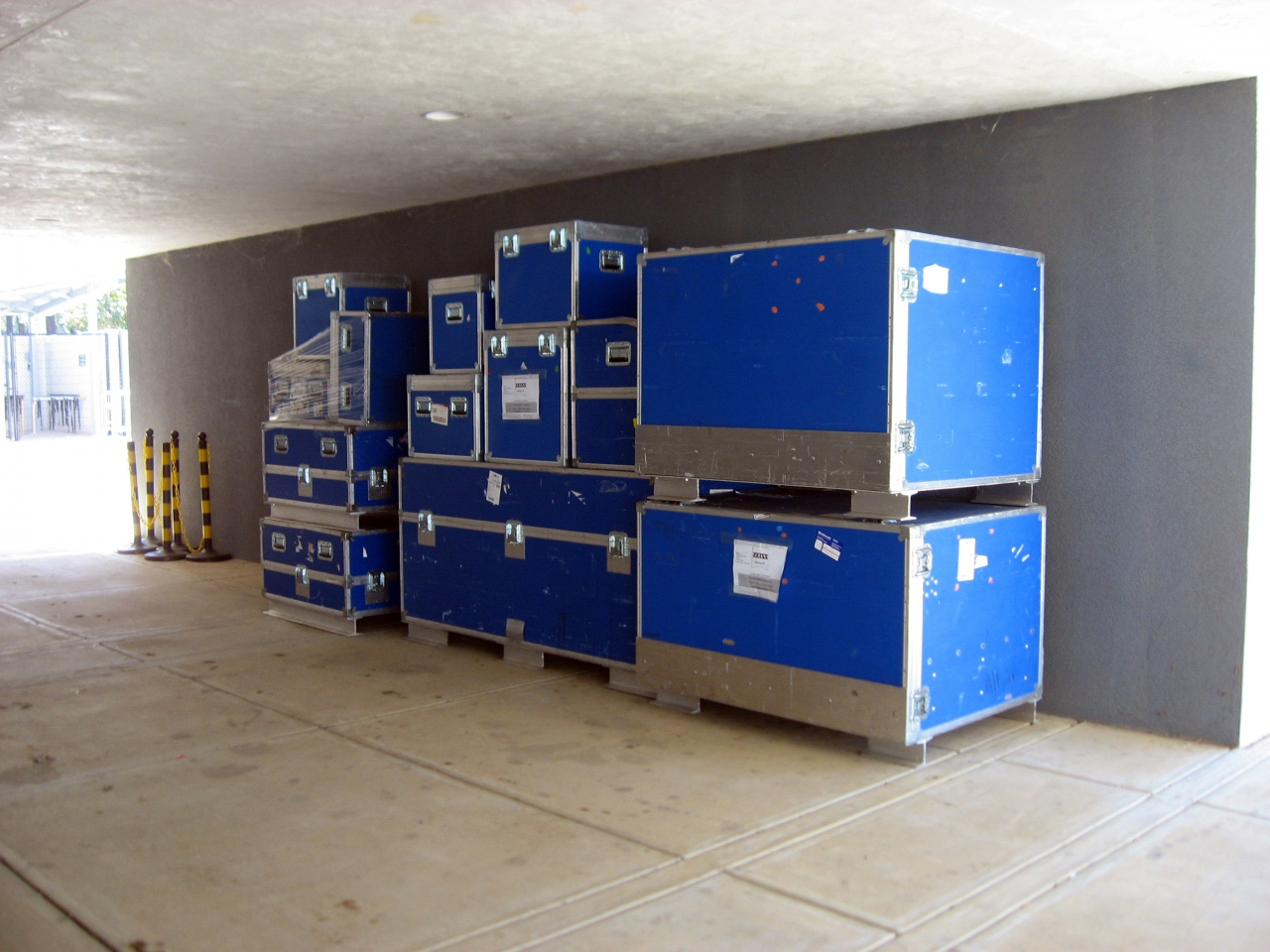 Blue boxes of various sizes.