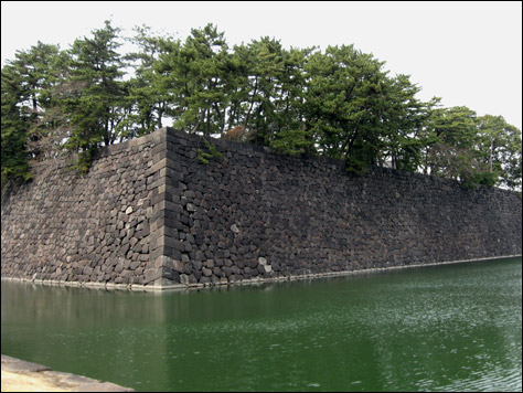 Photo Credit: David July — The wall at the inner moat near Sakuradamon Gate, Tokyo Imperial Palace, Tokyo, Japan, 17 March 2008