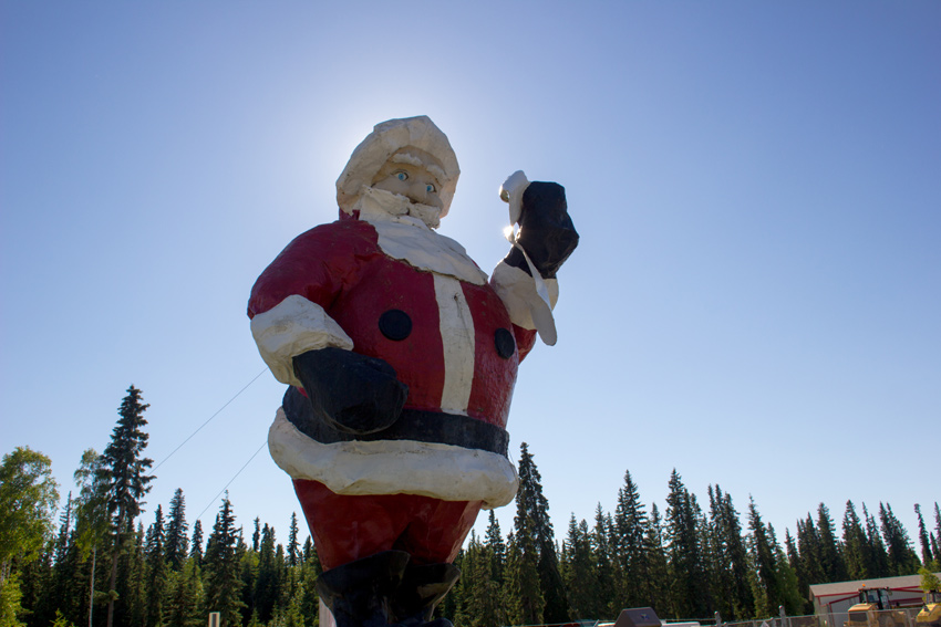 A forty-two-foot tall, 900-pound fiberglass Santa Claus statue (1968) by Wes Stanley of Stanley Plastics, Enumclaw, Washington on display near the Santa Claus House (1952)